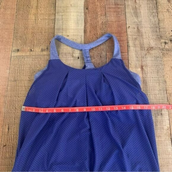 Cabi work out two layered tank with built in bra in blue -M - Picture 2 of 6